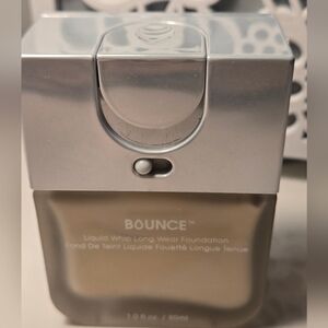 BOUNCE Liquid Whip Long Wear Foundation - Cream- 1.00C